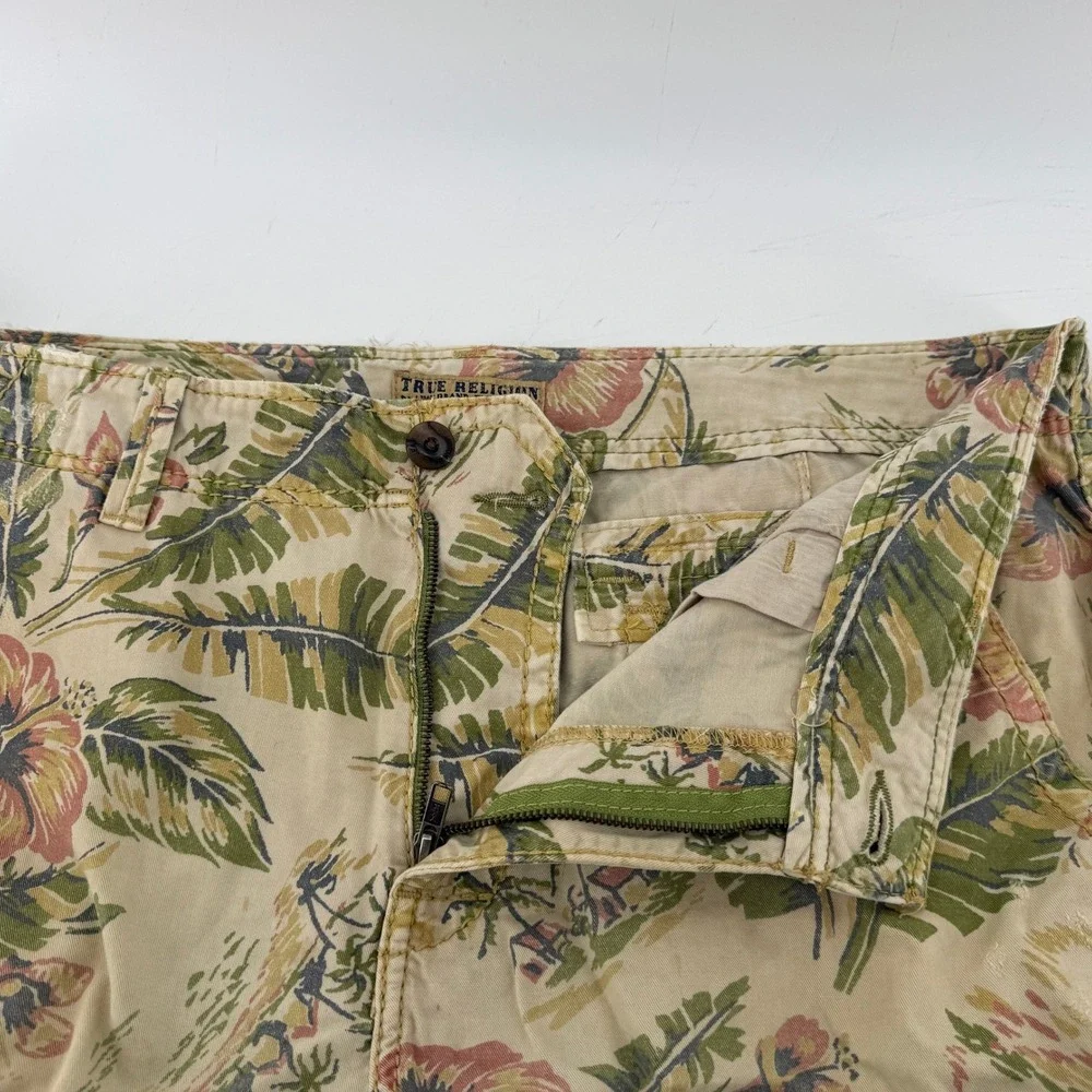 True Religion Hawaiian Tropical Thick Utility Cargo Shorts Tan Men 38 Pockets